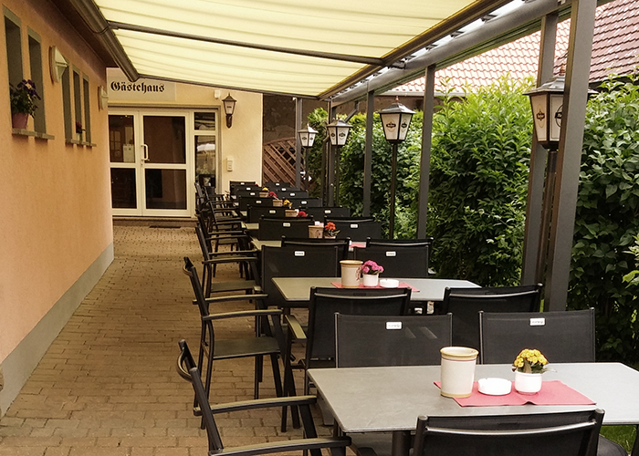 Der Biergarten des Gasthaus „Zur Krone“ in Leuzenbronn Der Biergarten des Gasthaus "Zur Krone" in Leuzenbronn